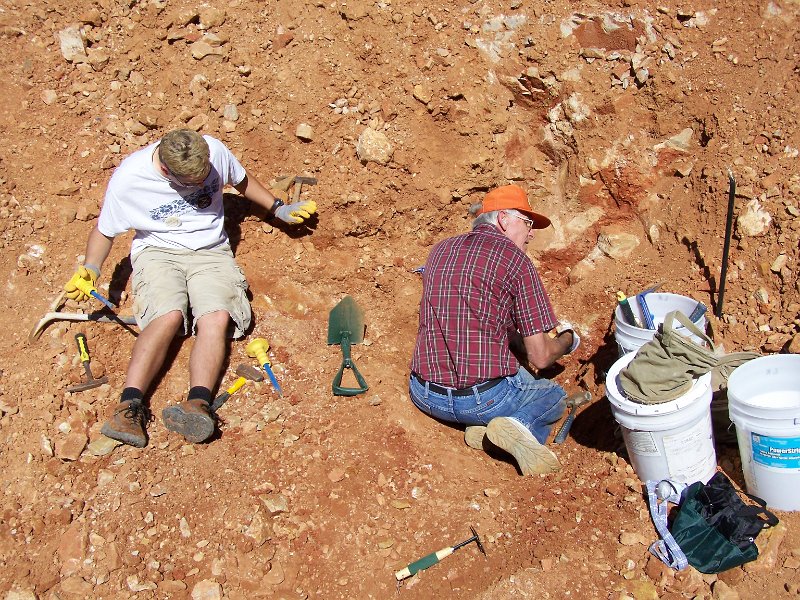 The best crystals are in the dark red seam.JPG